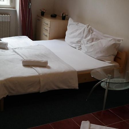 Hotel Praha Club Bed & Breakfast Экстерьер фото