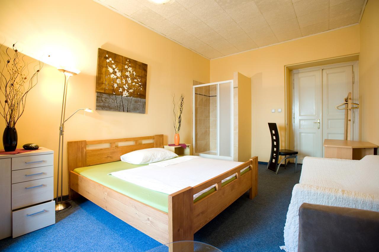 Hotel Praha Club Bed & Breakfast Экстерьер фото