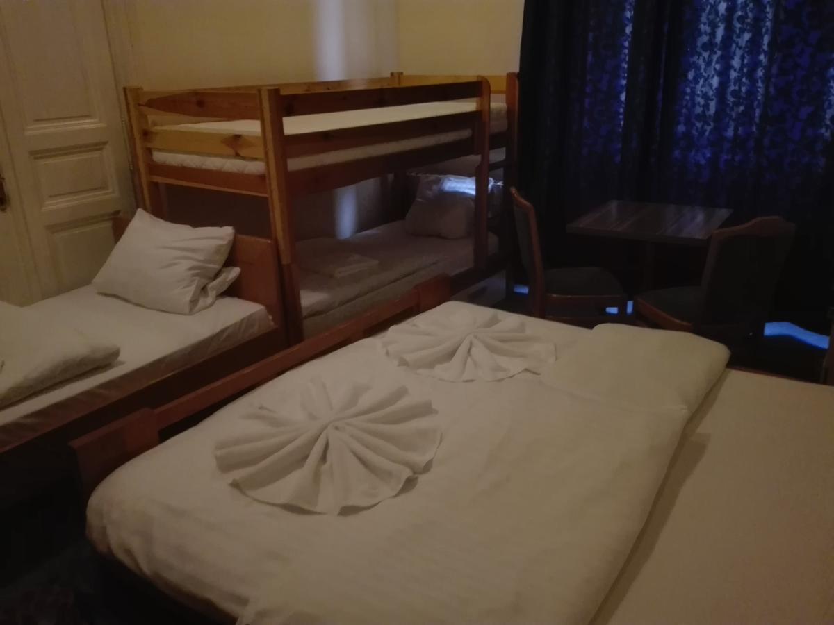 Hotel Praha Club Bed & Breakfast Экстерьер фото