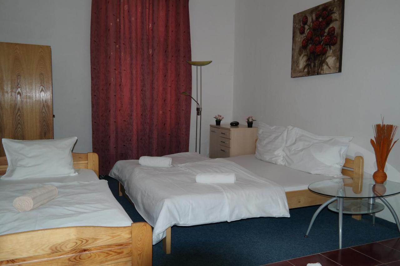 Hotel Praha Club Bed & Breakfast Экстерьер фото