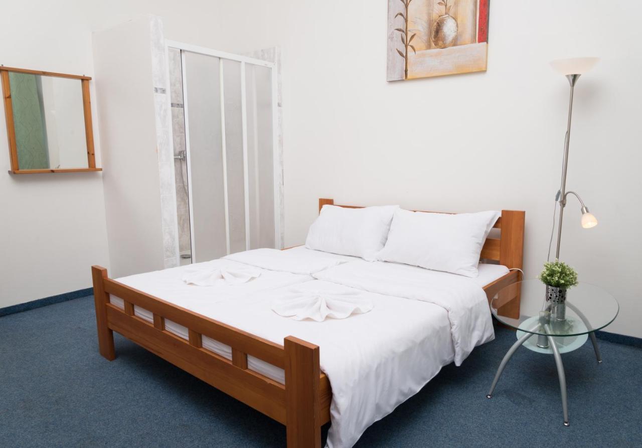 Hotel Praha Club Bed & Breakfast Экстерьер фото