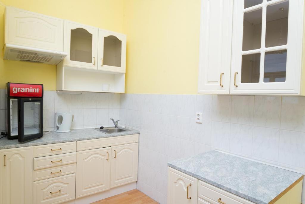 Hotel Praha Club Bed & Breakfast Экстерьер фото