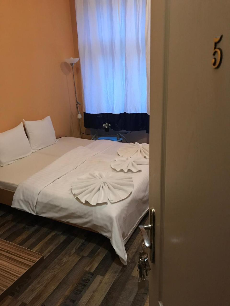 Hotel Praha Club Bed & Breakfast Экстерьер фото
