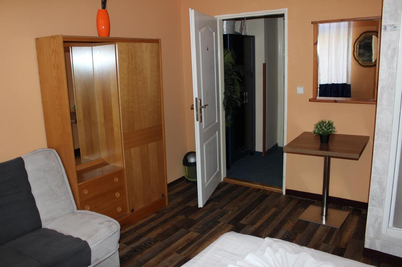 Hotel Praha Club Bed & Breakfast Экстерьер фото